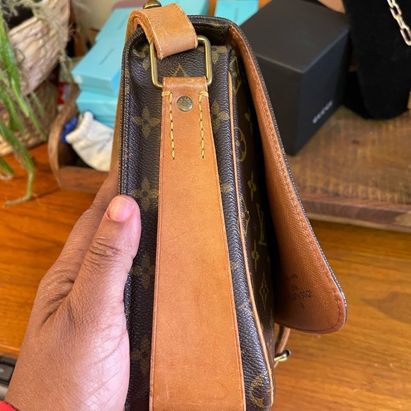 Authentic Vintage Louis Vuitton Monogram Crossbody Cartouchiere - Picture 5 of 15